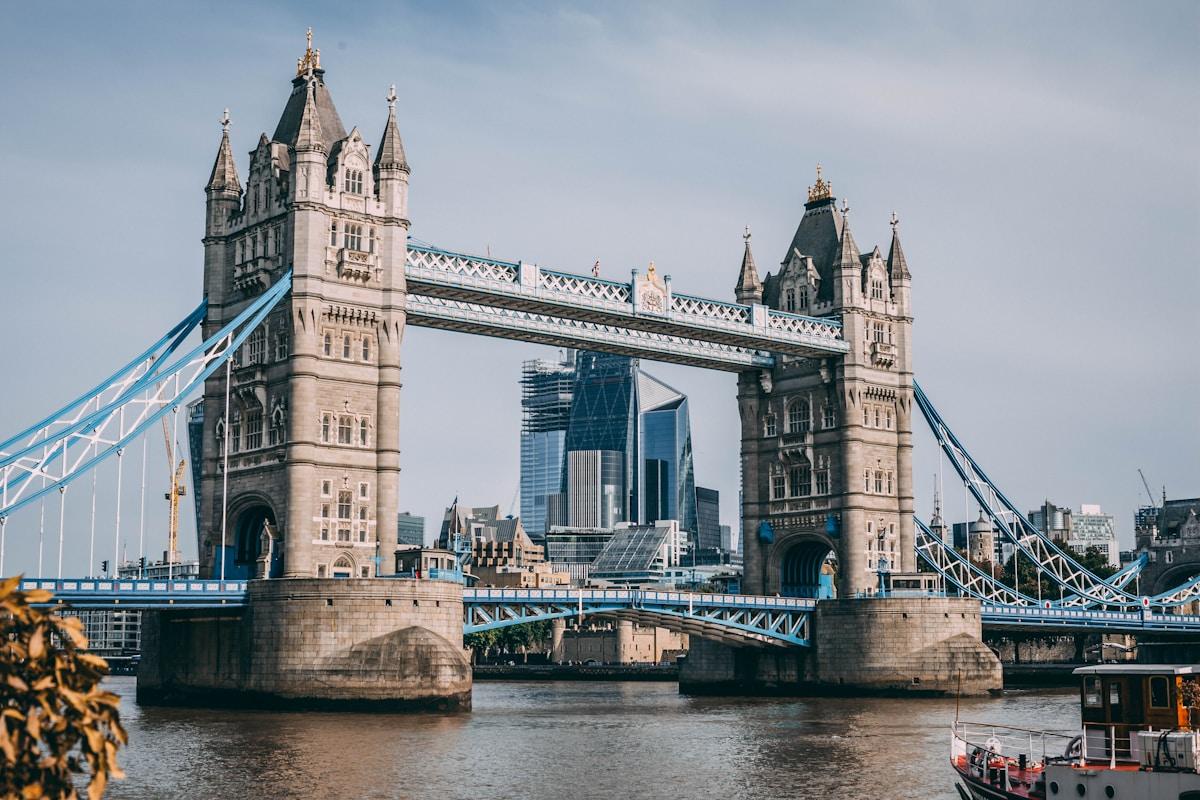 tower bridge in london, england at The  Discovery Park Life Apartments